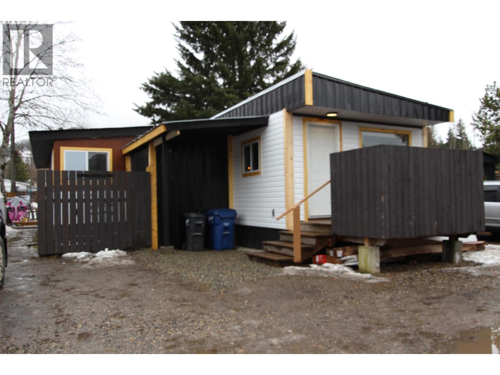 E15 60 Cokato Road, Fernie, British Columbia  V0B 1M4 - Photo 1 - 10377941