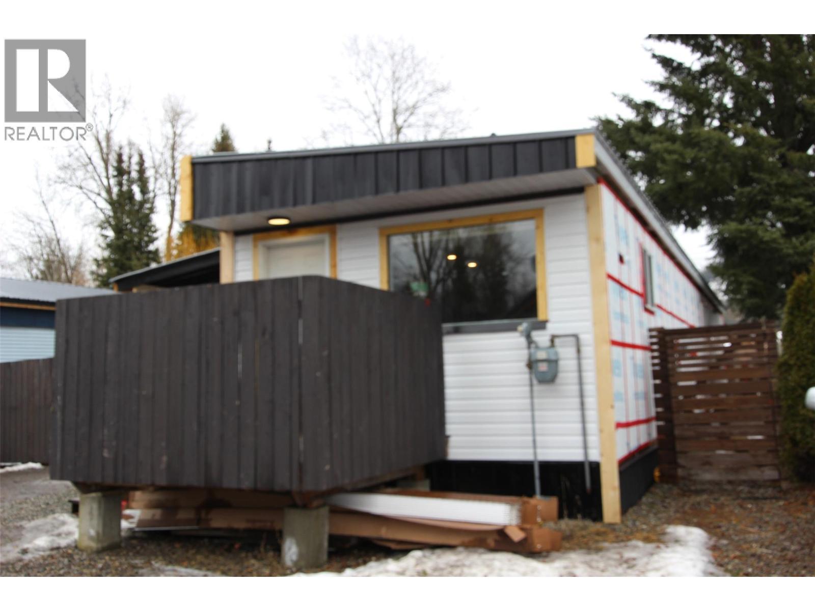 E15 60 Cokato Road, Fernie, British Columbia  V0B 1M4 - Photo 2 - 10377941