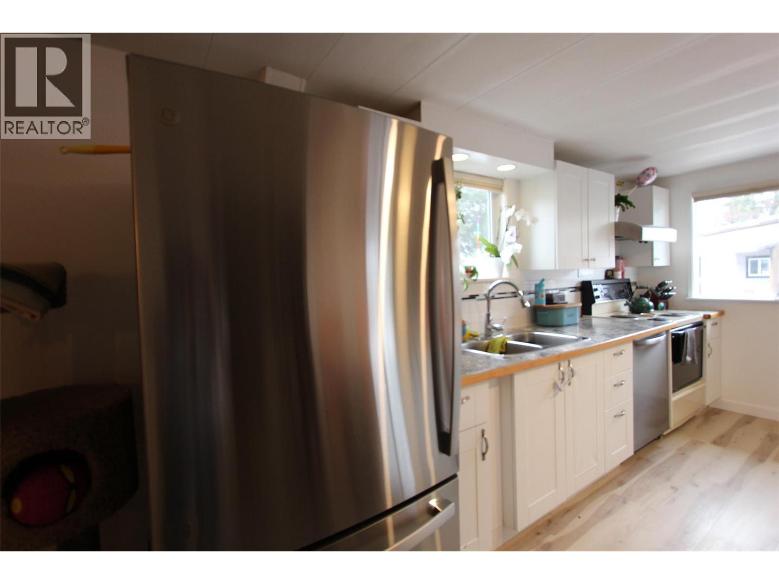 E15 60 Cokato Road, Fernie, British Columbia  V0B 1M4 - Photo 5 - 10377941