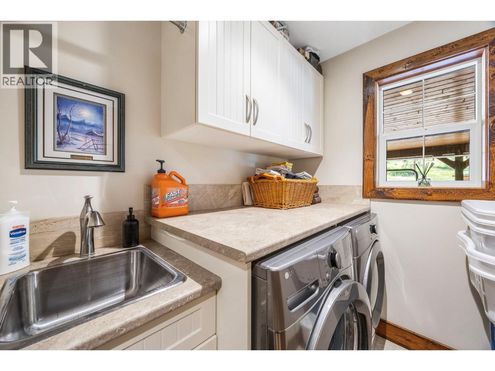 6241 33 Highway, Carmi, British Columbia  V0H 1A0 - Photo 36 - 10378137