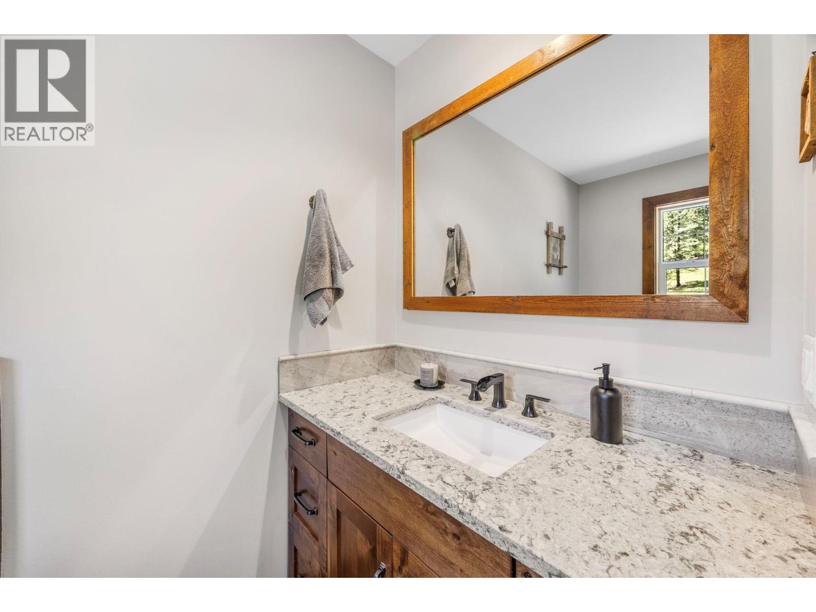 6241 33 Highway, Carmi, British Columbia  V0H 1A0 - Photo 42 - 10378137