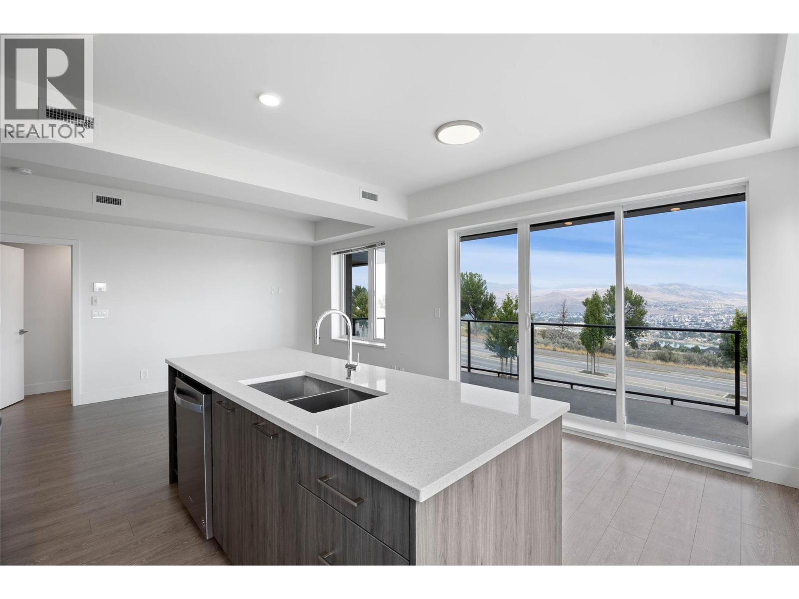 885 University Drive Unit# 201, Kamloops, British Columbia  V2C 5N3 - Photo 5 - 10377473