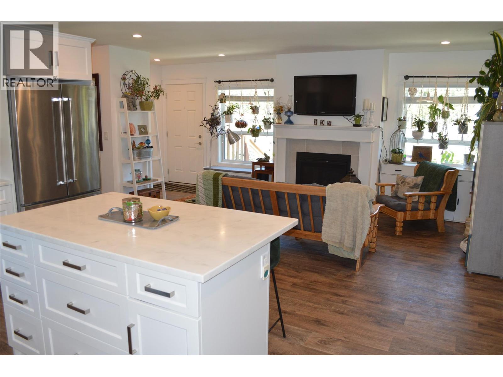 8187 Donaldson Drive, Grand Forks, British Columbia  V0H 1H2 - Photo 12 - 10377705