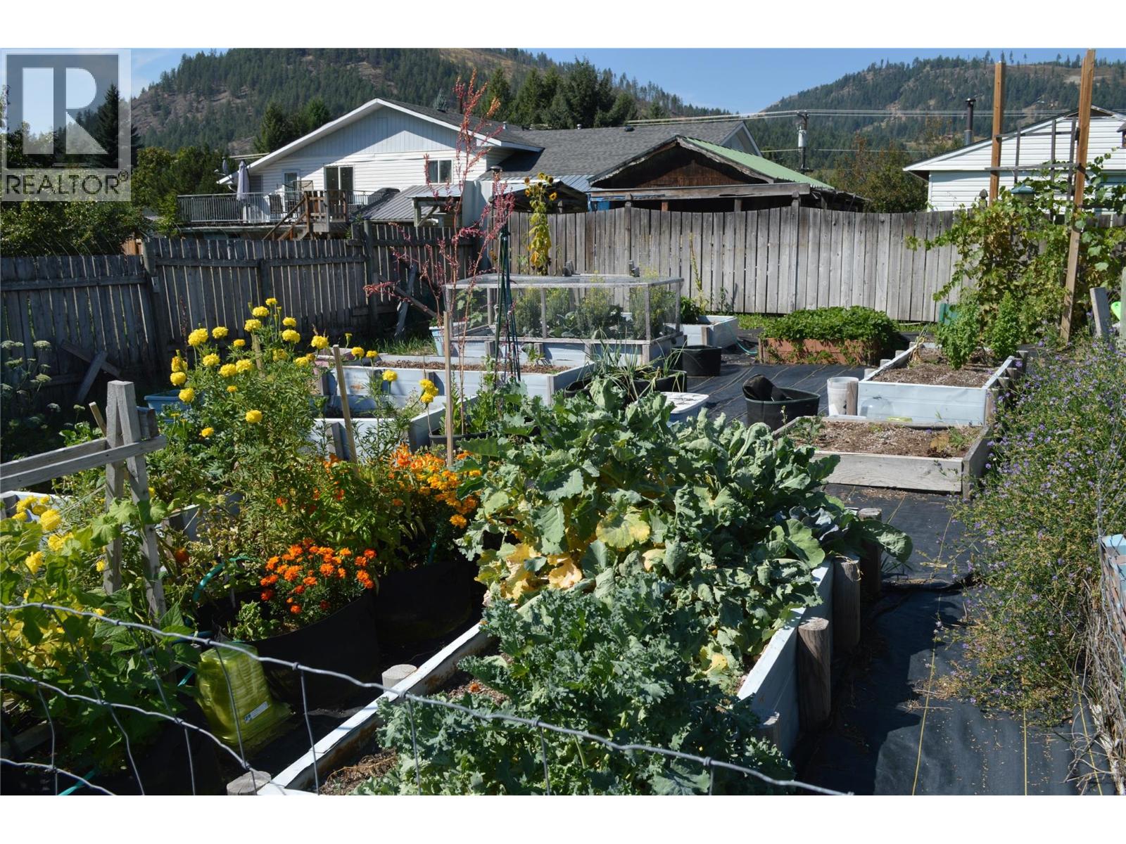 8187 Donaldson Drive, Grand Forks, British Columbia  V0H 1H2 - Photo 5 - 10377705