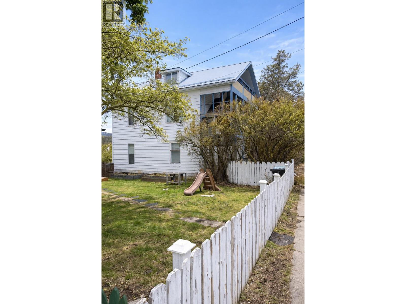 229 9th Avenue S, Cranbrook, British Columbia  V1C 2M4 - Photo 2 - 10378074