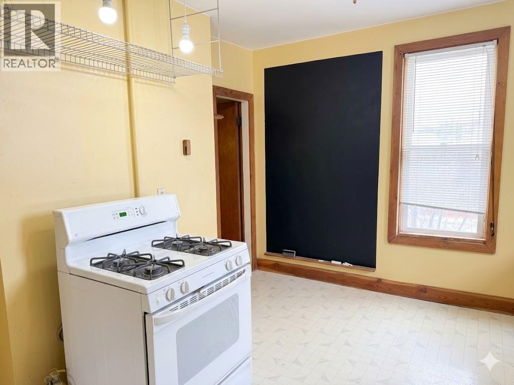 229 9th Avenue S, Cranbrook, British Columbia  V1C 2M4 - Photo 4 - 10378074