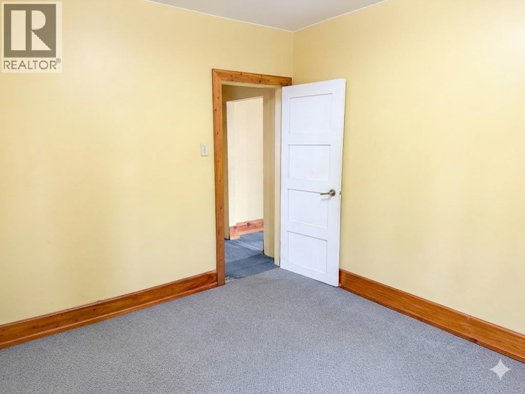 229 9th Avenue S, Cranbrook, British Columbia  V1C 2M4 - Photo 6 - 10378074