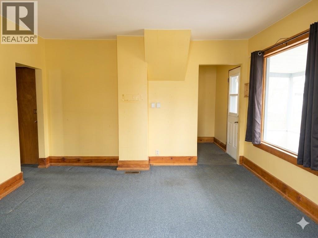 229 9th Avenue S, Cranbrook, British Columbia  V1C 2M4 - Photo 9 - 10378074