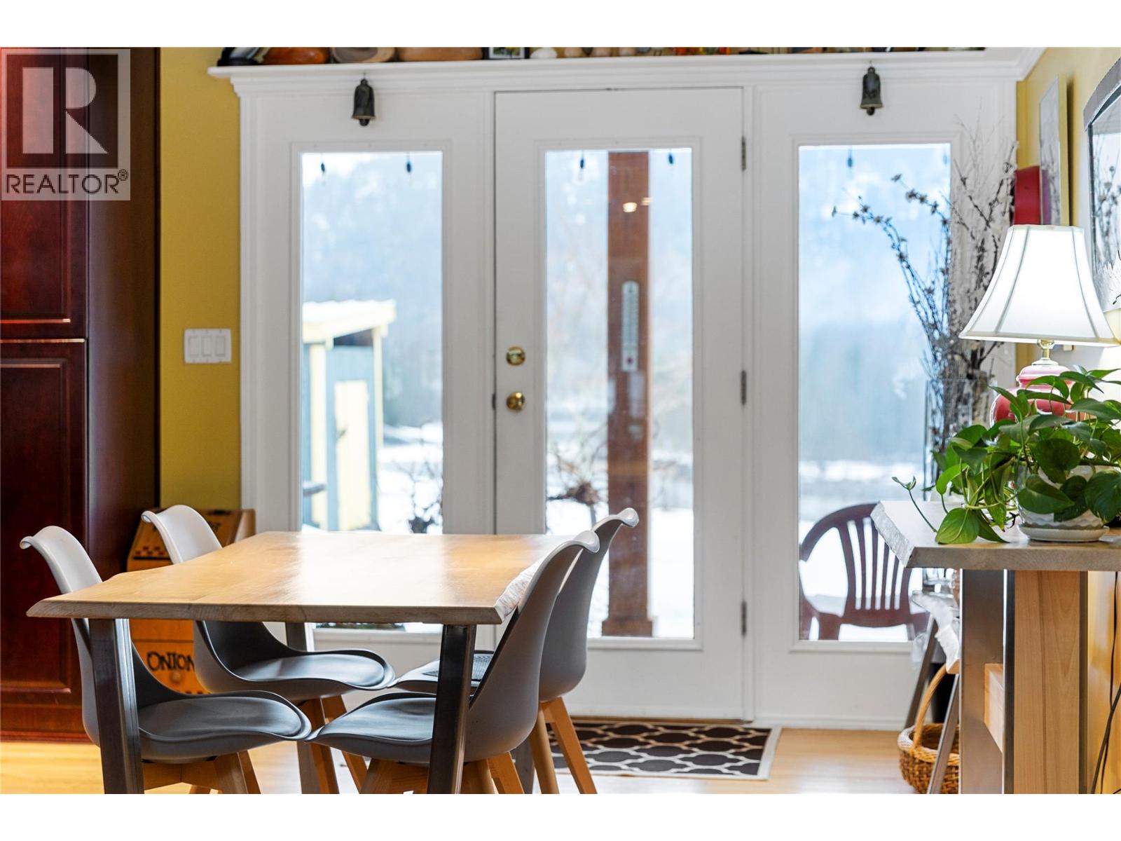 1820 Illecillewaet Road, Revelstoke, British Columbia  V0E 2S0 - Photo 18 - 10377642