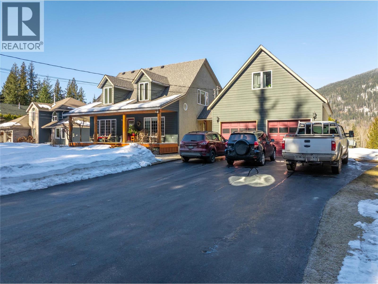 1820 Illecillewaet Road, Revelstoke, British Columbia  V0E 2S0 - Photo 2 - 10377642