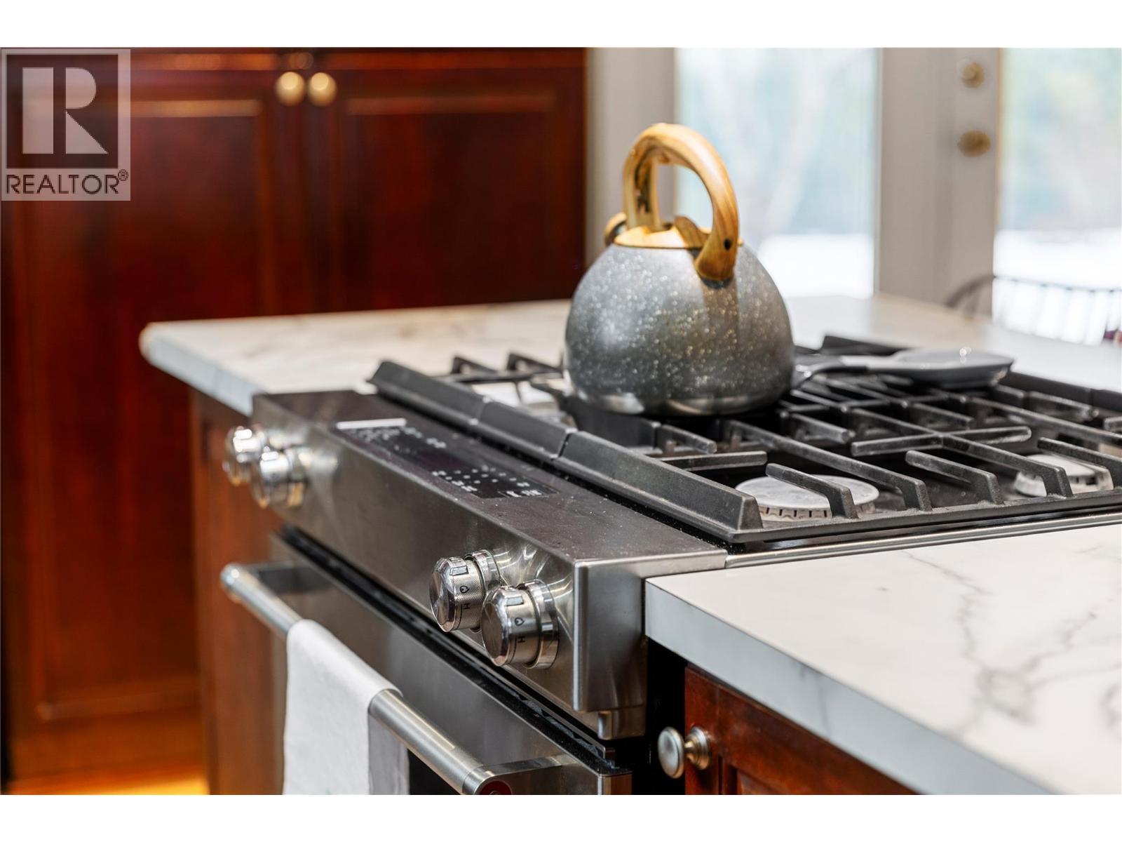 1820 Illecillewaet Road, Revelstoke, British Columbia  V0E 2S0 - Photo 9 - 10377642