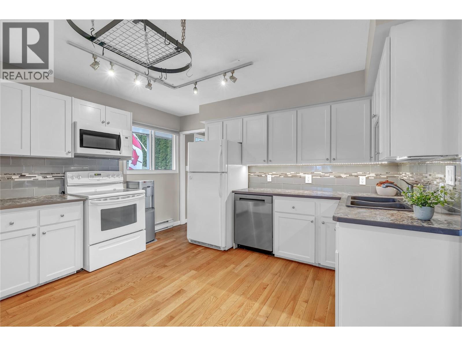 12203 Giants Head Road, Summerland, British Columbia  V0H 1Z7 - Photo 5 - 10378167