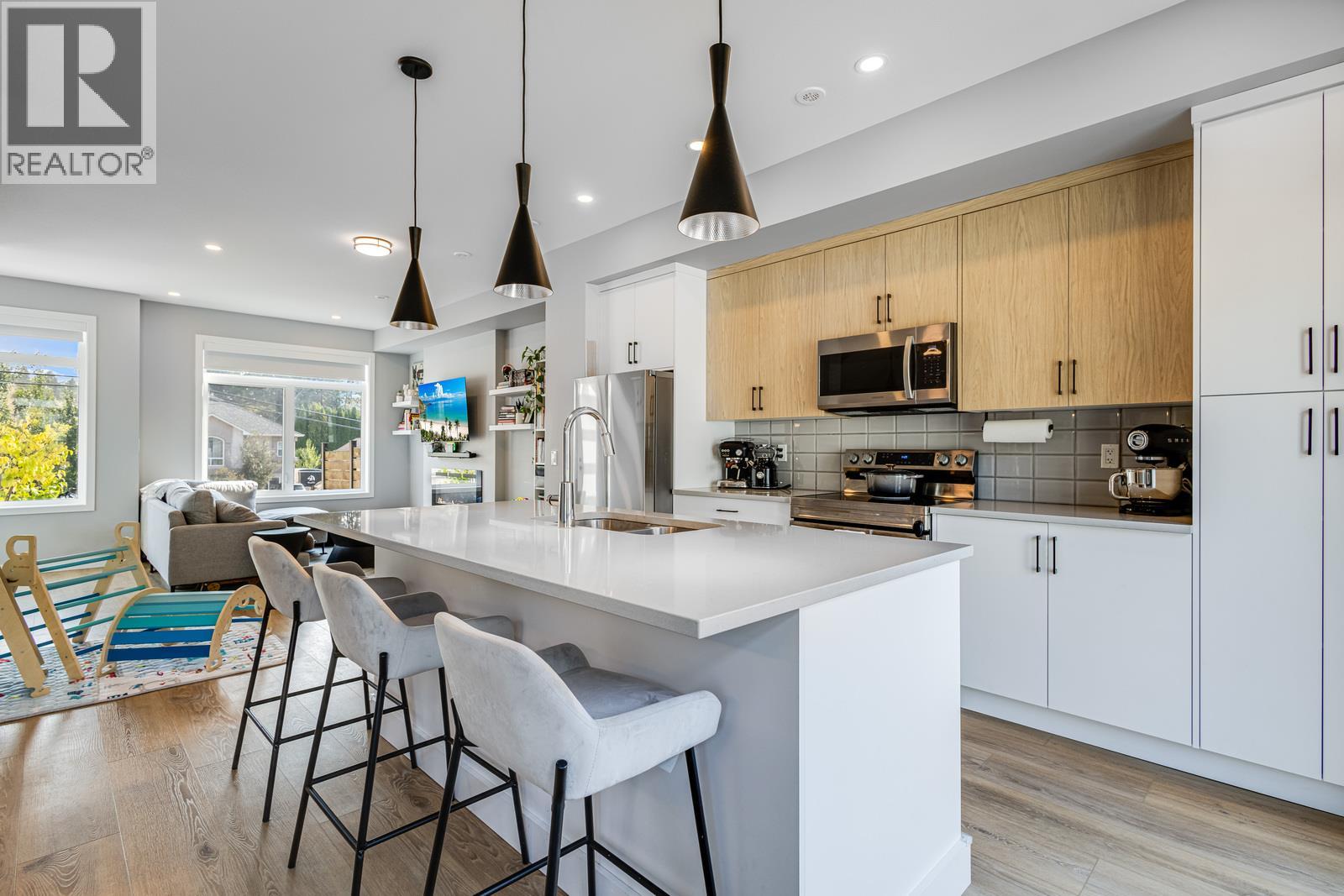 1435 Cara Glen Court Unit# 101, Kelowna, British Columbia  V1V 0G1 - Photo 1 - 10378148