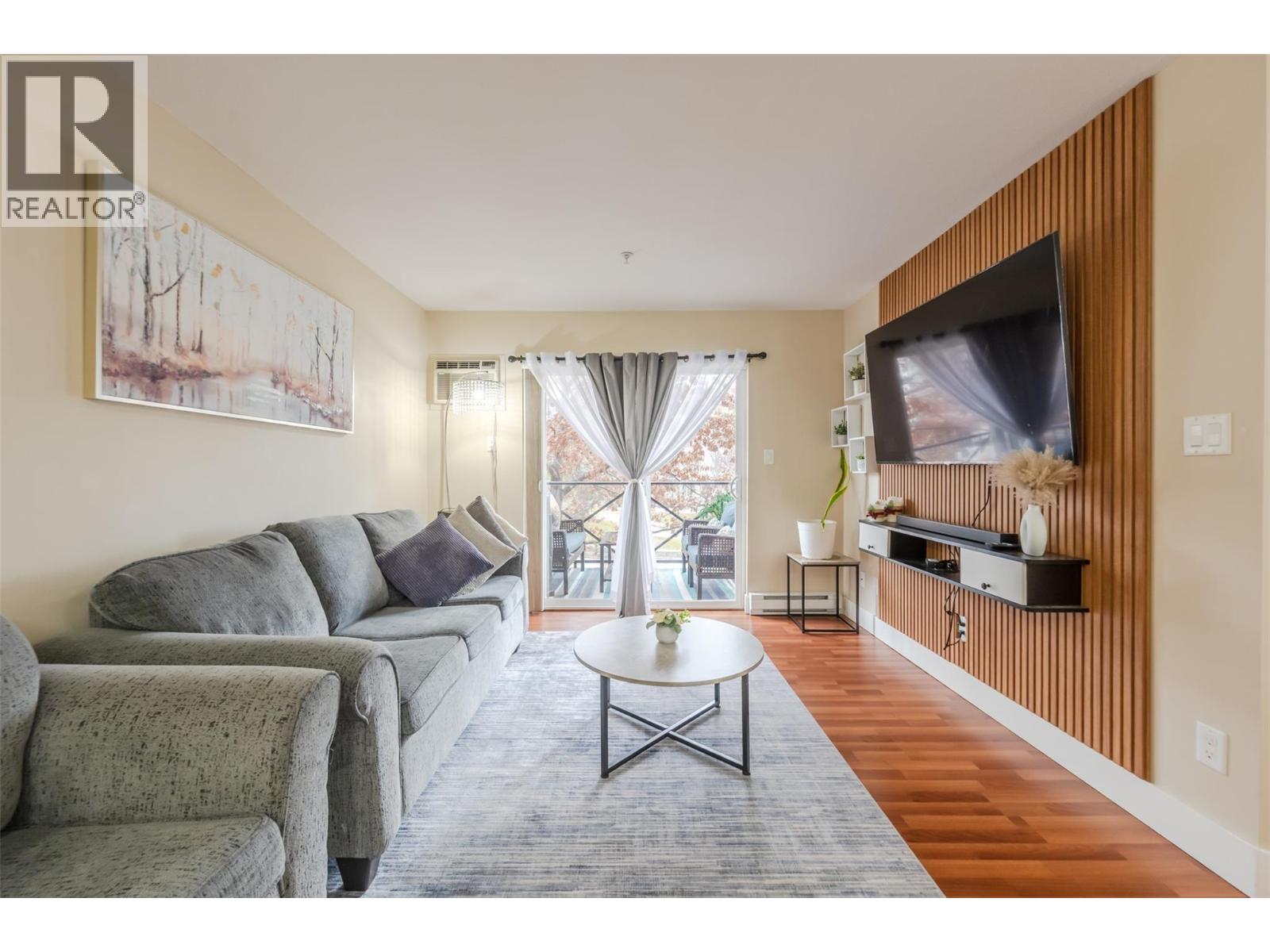 256 Hastings Avenue Unit# 215, Penticton, British Columbia  V2A 2V6 - Photo 2 - 10378073