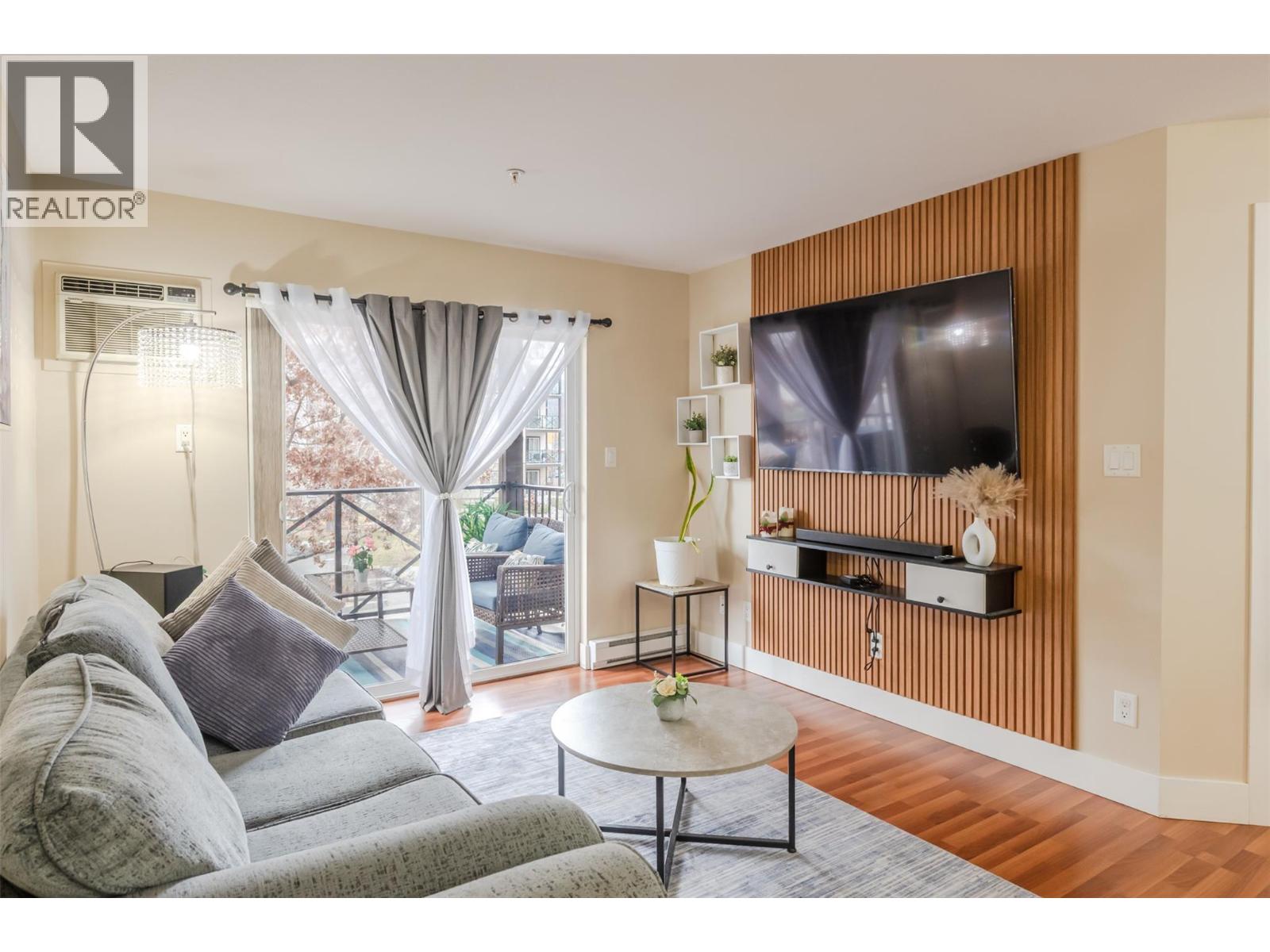 256 Hastings Avenue Unit# 215, Penticton, British Columbia  V2A 2V6 - Photo 3 - 10378073