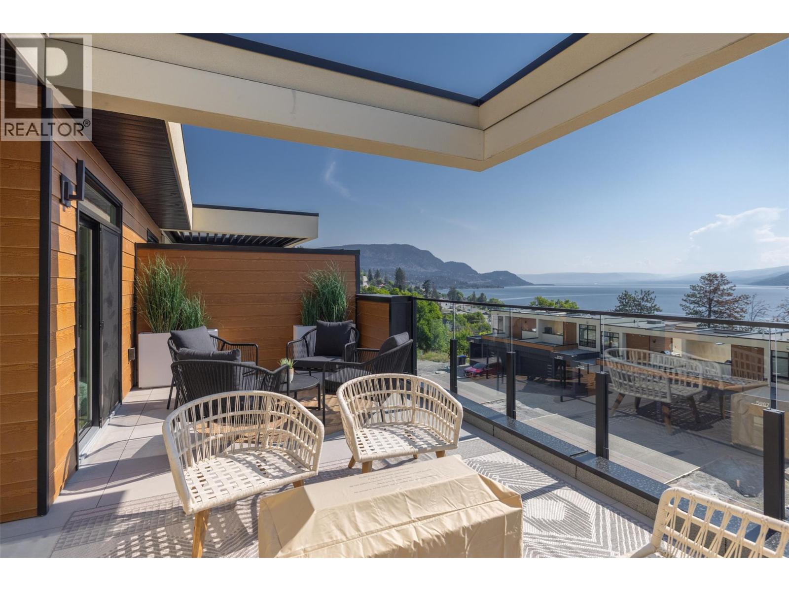 5992 Princess Street, Peachland, British Columbia  V0H 1X7 - Photo 1 - 10377591