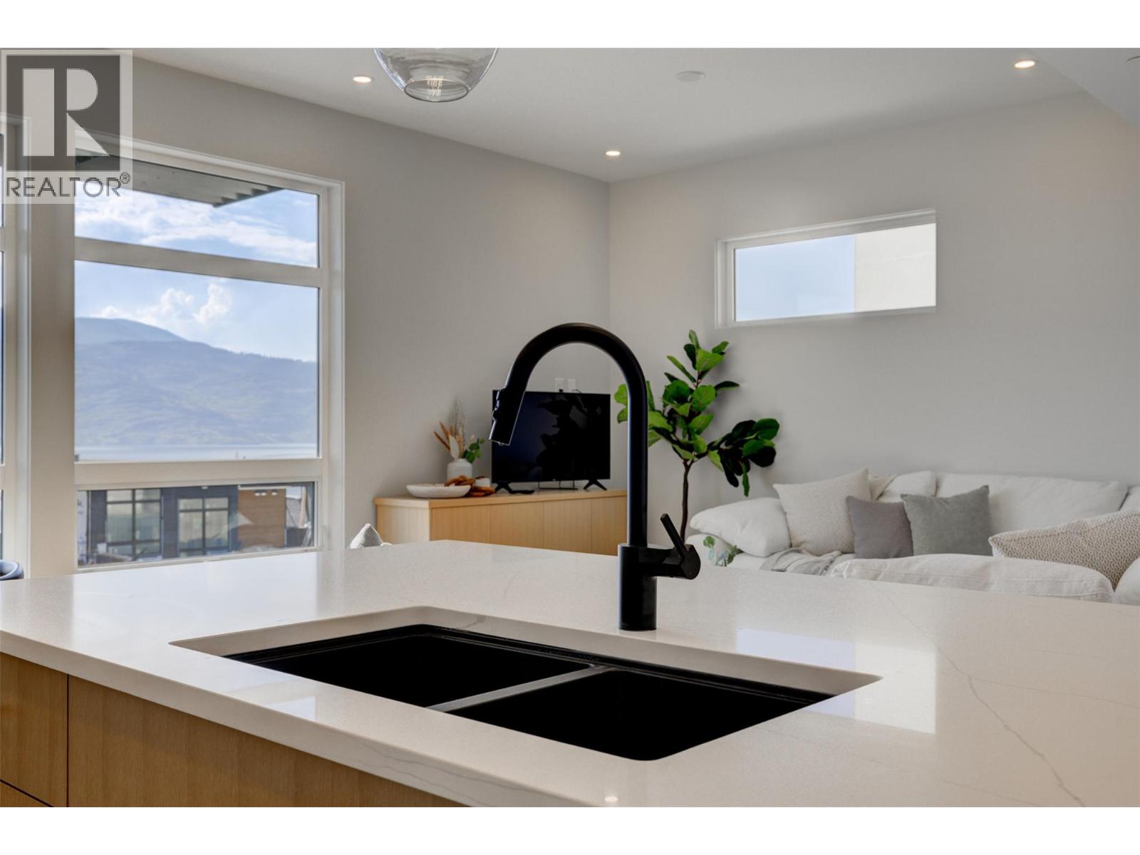 5992 Princess Street, Peachland, British Columbia  V0H 1X7 - Photo 15 - 10377591