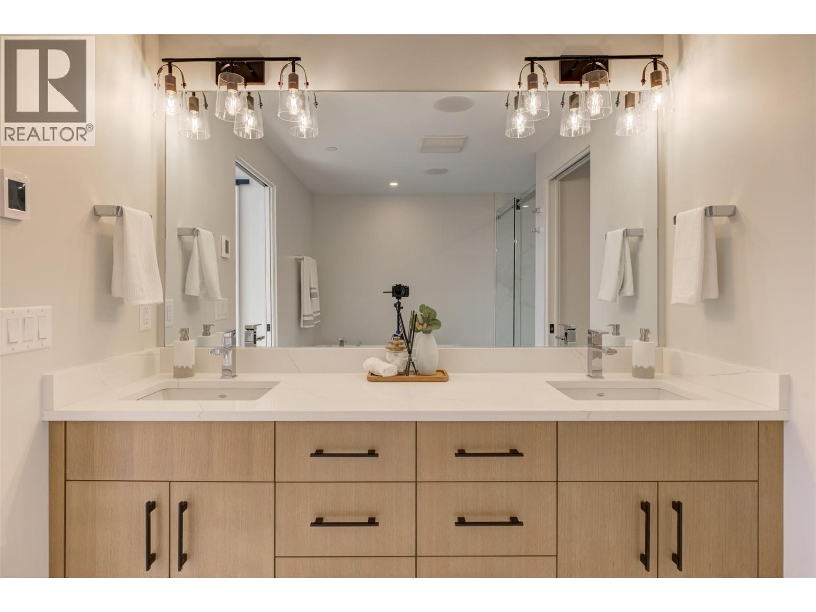 5992 Princess Street, Peachland, British Columbia  V0H 1X7 - Photo 30 - 10377591