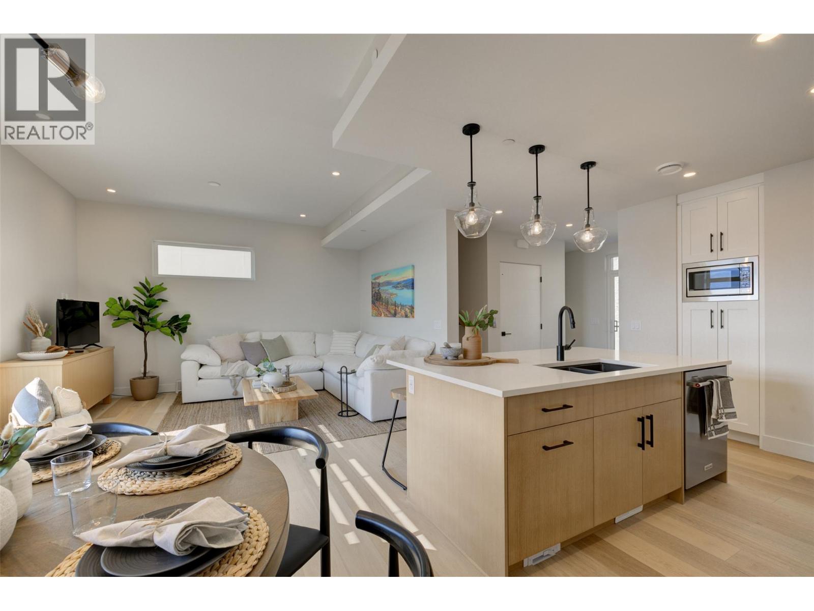 5992 Princess Street, Peachland, British Columbia  V0H 1X7 - Photo 9 - 10377591