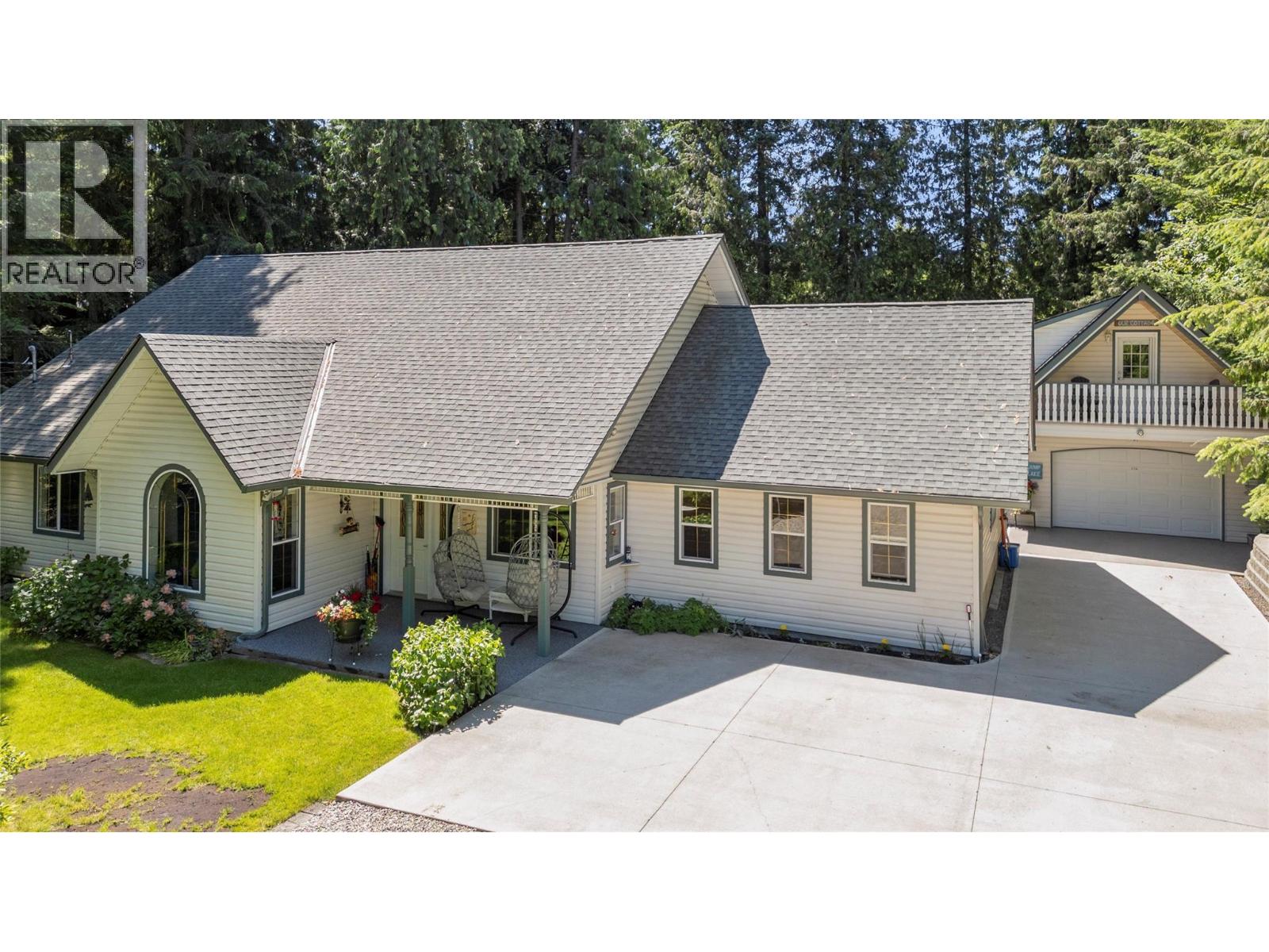 1047 Wharf Road, Scotch Creek, British Columbia  V0E 1M5 - Photo 1 - 10377623