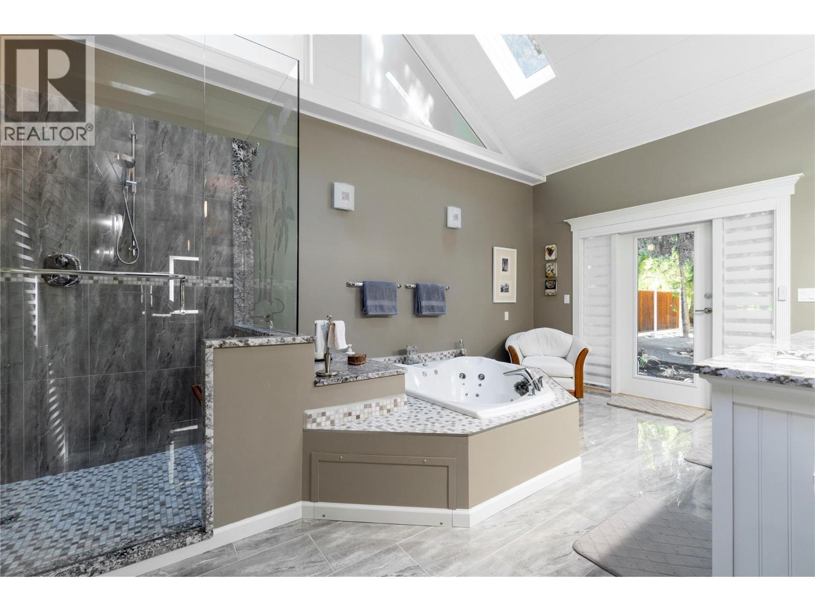 1047 Wharf Road, Scotch Creek, British Columbia  V0E 1M5 - Photo 21 - 10377623