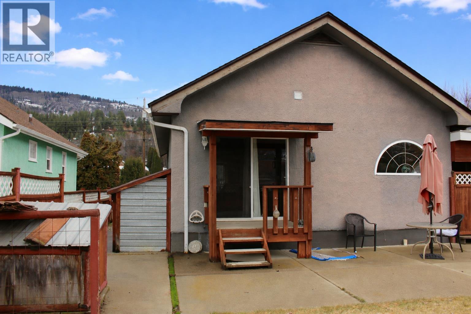 1360 Second Avenue, Trail, British Columbia  V1R 6P6 - Photo 3 - 10377084