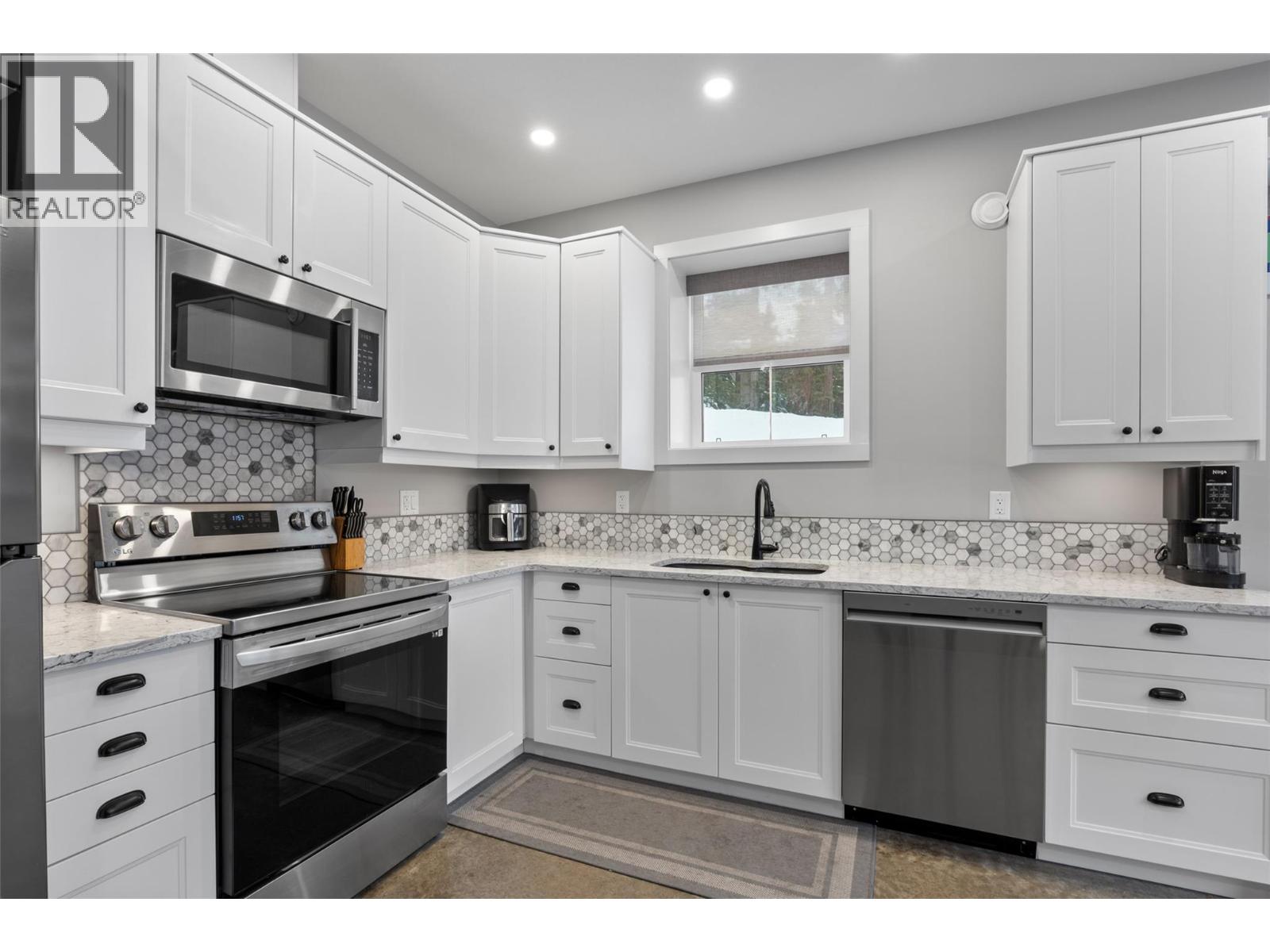 2533 Mountain View Drive, Sun Peaks, British Columbia  V0E 5N0 - Photo 33 - 10378206