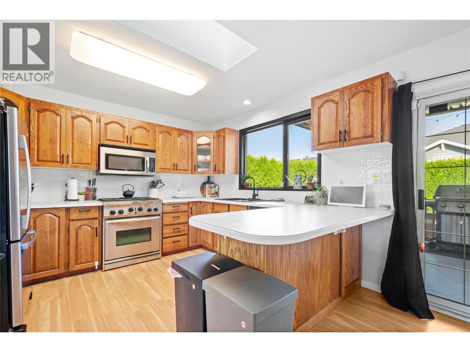 111 Roy Avenue, Penticton, British Columbia  V2A 3M8 - Photo 3 - 10378187