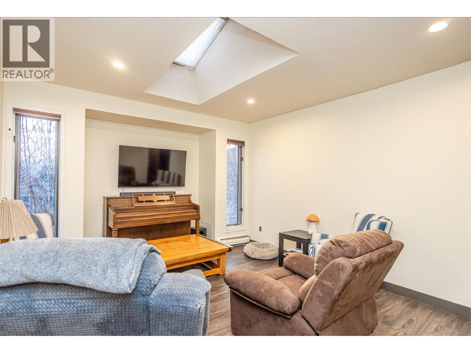 6063 Beatrice Road, Peachland, British Columbia  V0H 1X4 - Photo 14 - 10378149