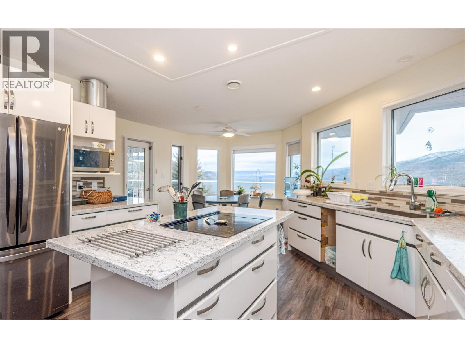 6063 Beatrice Road, Peachland, British Columbia  V0H 1X4 - Photo 3 - 10378149