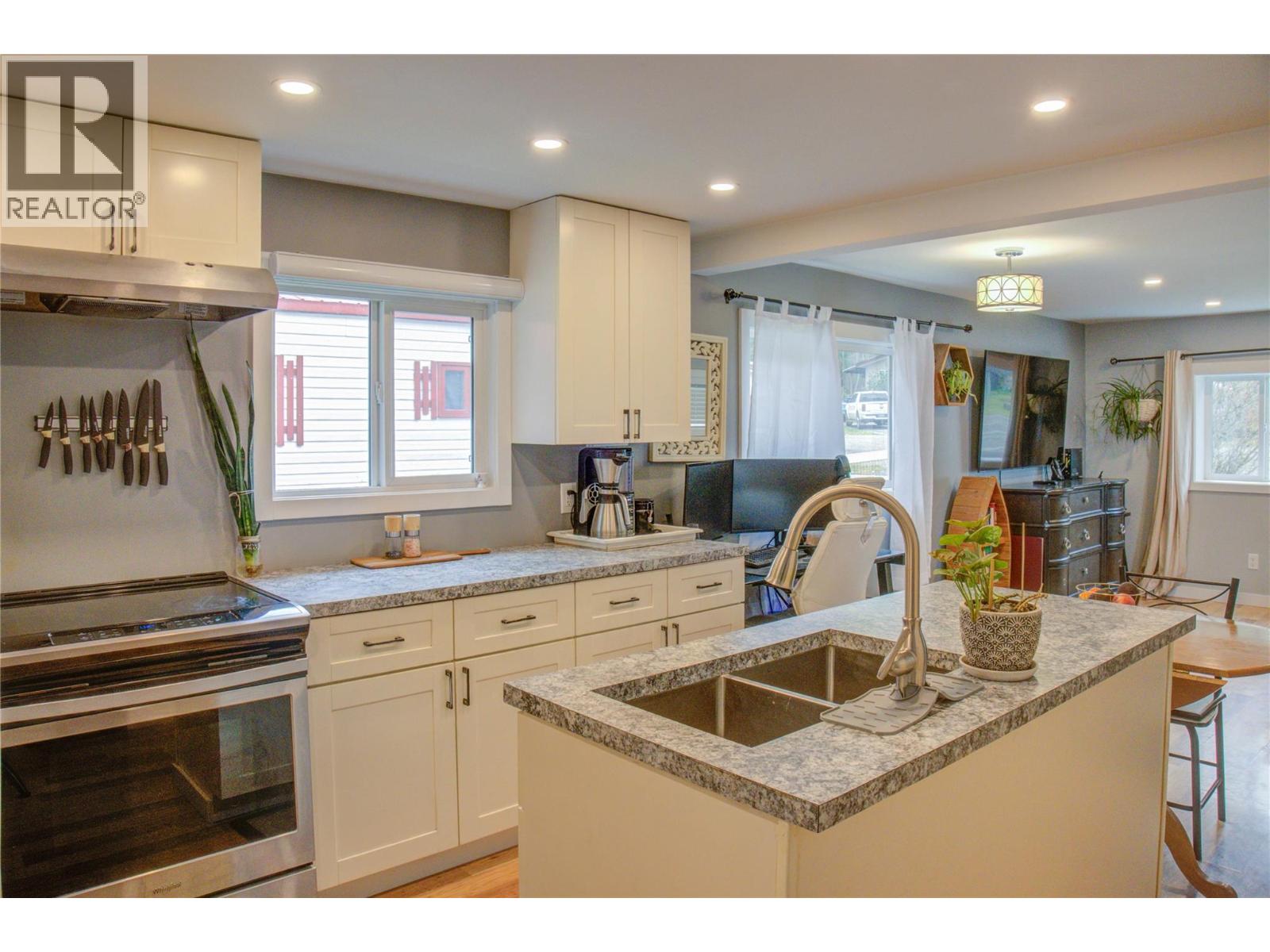 3063 Hornsberger Road Unit# 6, Salmon Arm, British Columbia  V1E 4M1 - Photo 11 - 10378120