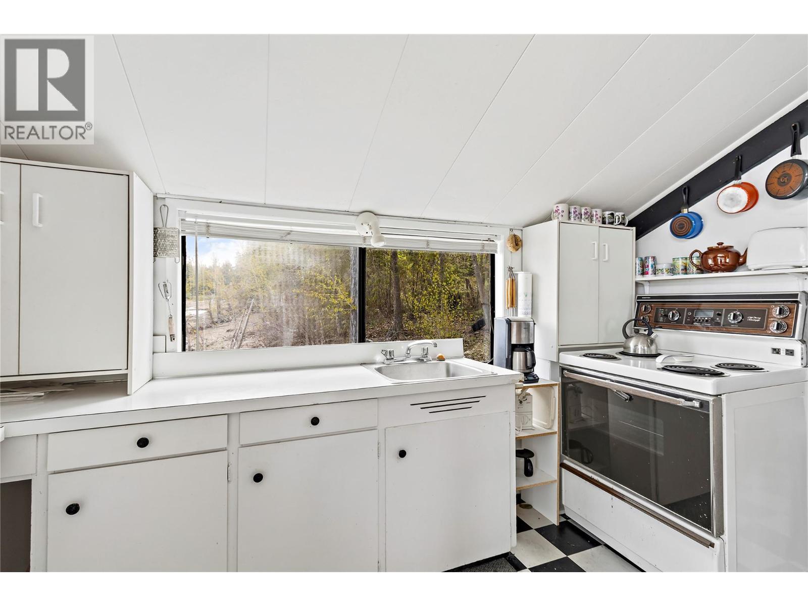 1665 Blind Bay Road, Blind Bay, British Columbia  V0E 2W0 - Photo 10 - 10377526