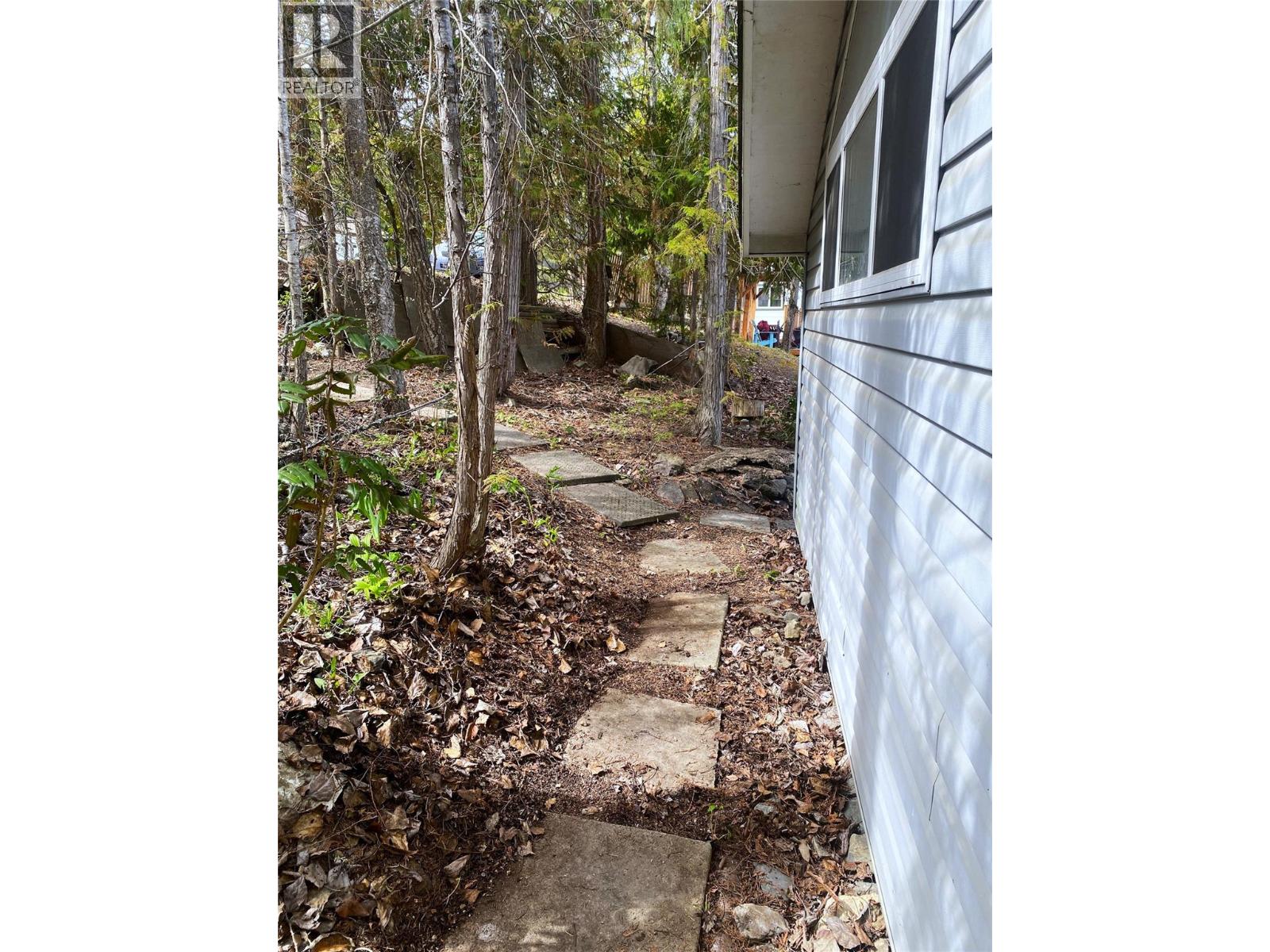 1665 Blind Bay Road, Blind Bay, British Columbia  V0E 2W0 - Photo 5 - 10377526