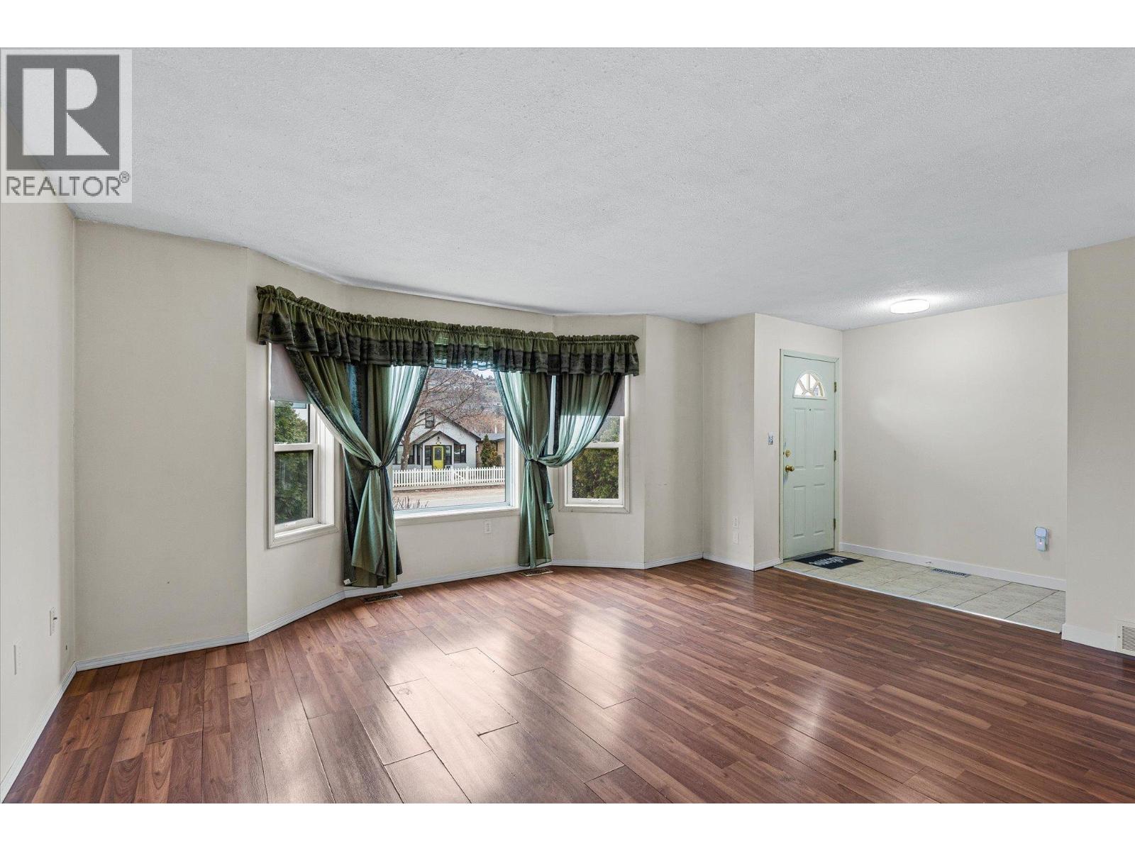 923 Fuller Avenue, Kelowna, British Columbia  V1Y 6X5 - Photo 4 - 10377670