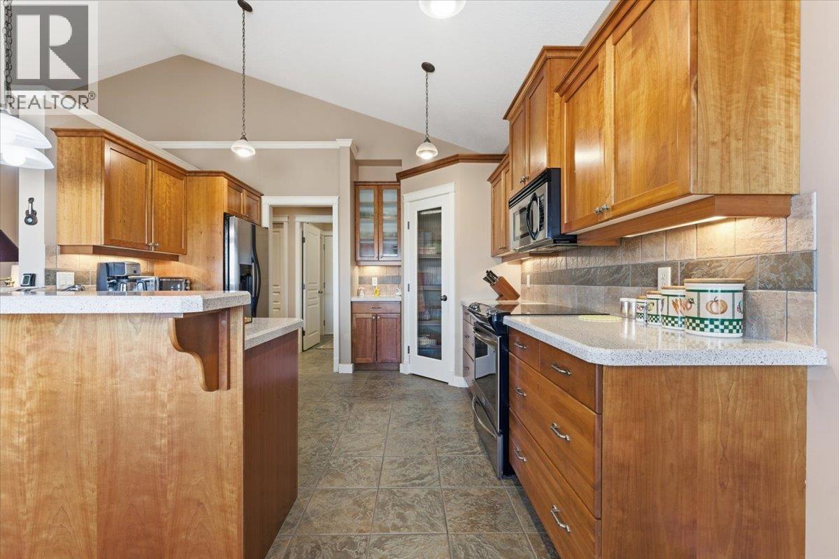 958 Mt Begbie Drive, Vernon, British Columbia  V1B 2Z5 - Photo 10 - 10377134