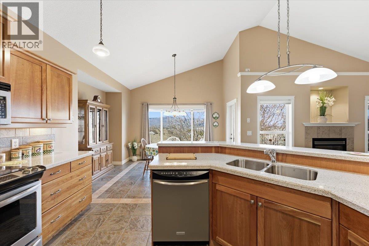 958 Mt Begbie Drive, Vernon, British Columbia  V1B 2Z5 - Photo 11 - 10377134