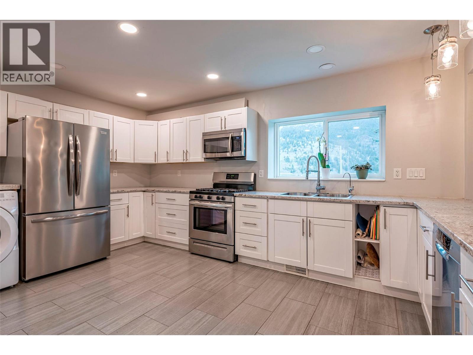 6449 97 Highway, Falkland, British Columbia  V0E 1W0 - Photo 12 - 10378171