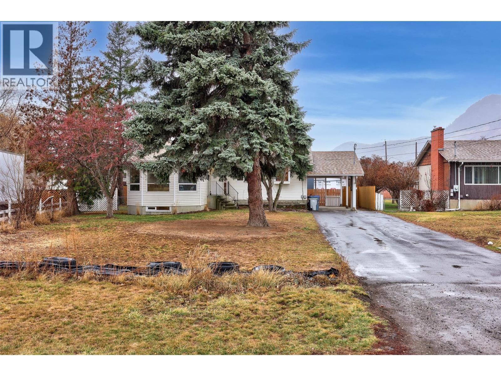 2570 Thompson Drive, Kamloops, British Columbia  V2C 4L4 - Photo 2 - 10378244