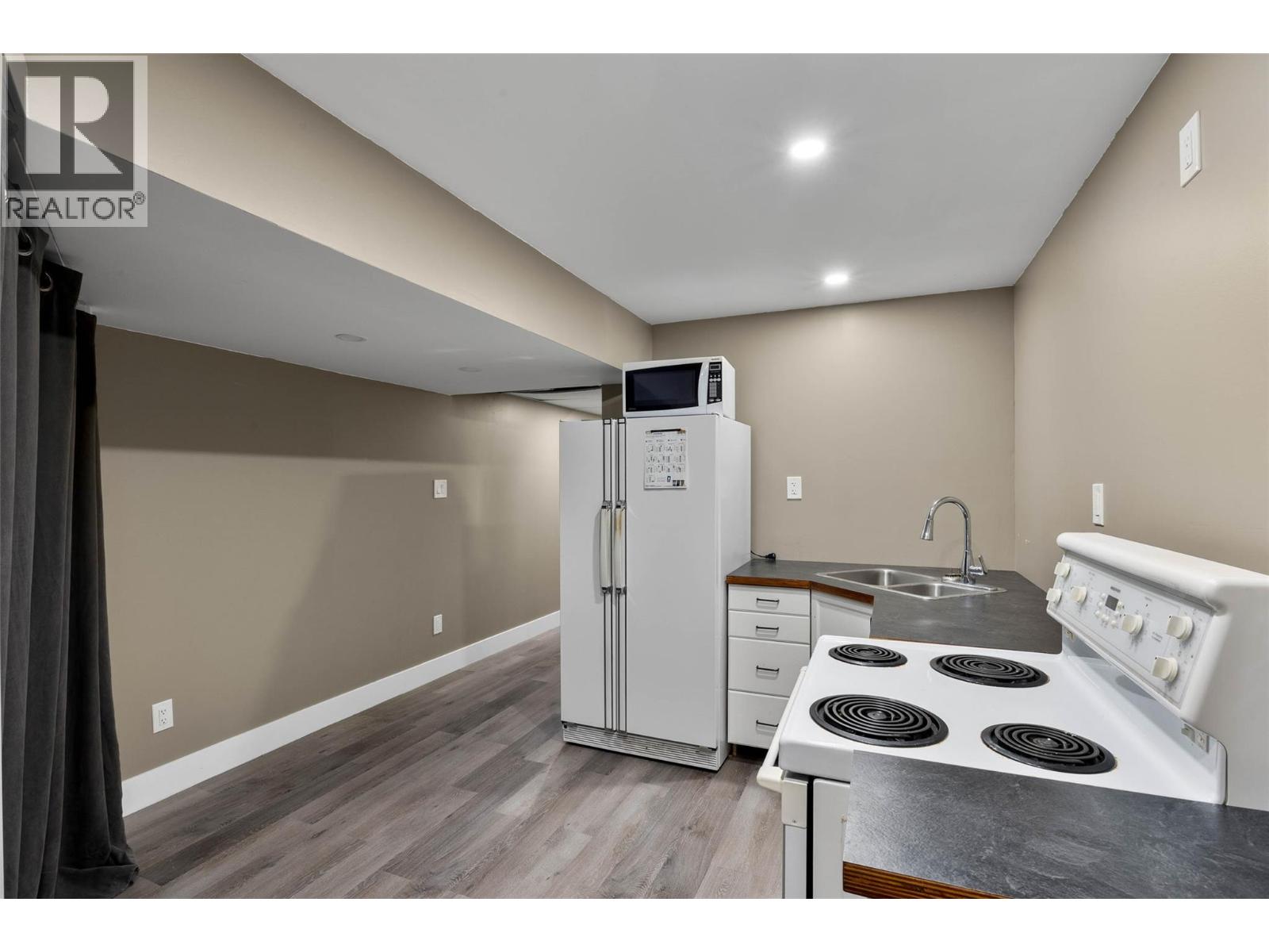 2570 Thompson Drive, Kamloops, British Columbia  V2C 4L4 - Photo 30 - 10378244