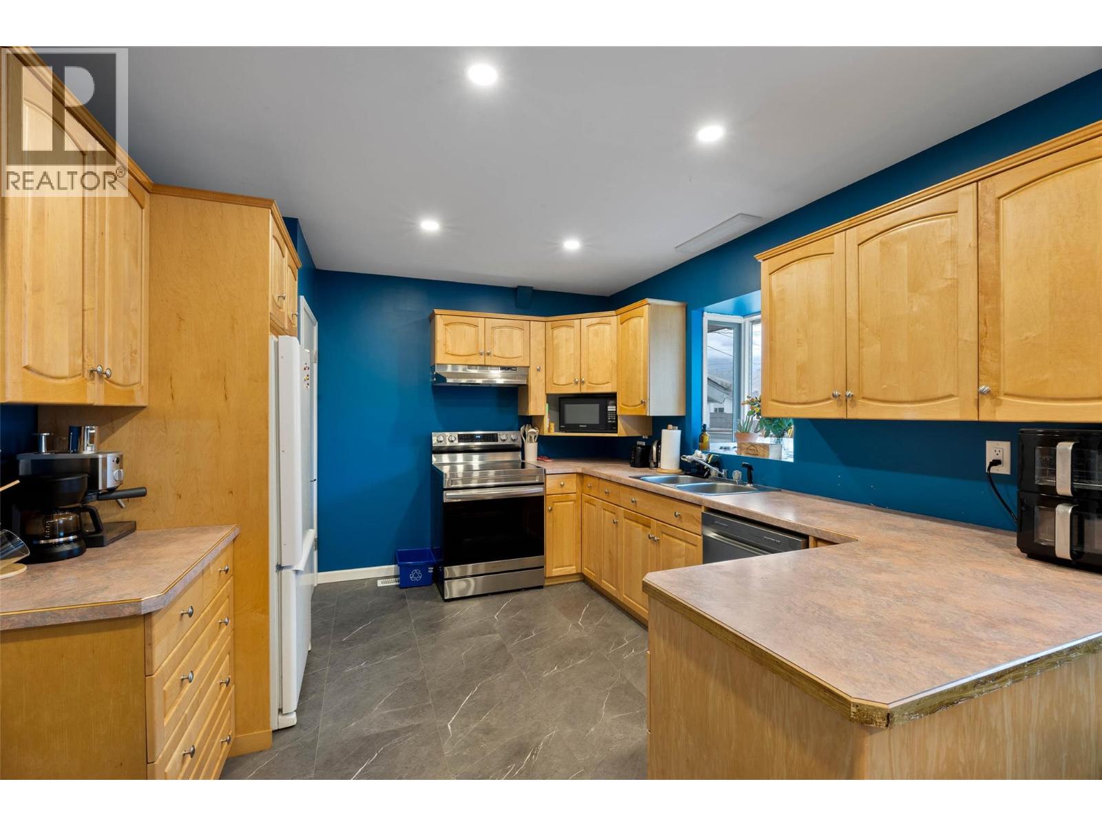 2570 Thompson Drive, Kamloops, British Columbia  V2C 4L4 - Photo 8 - 10378244