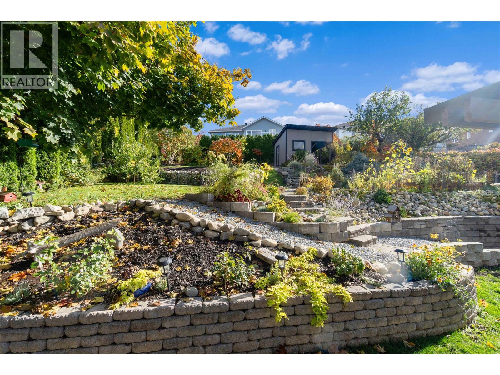 2270 3 Avenue Se, Salmon Arm, British Columbia  V1E 1K1 - Photo 37 - 10378047