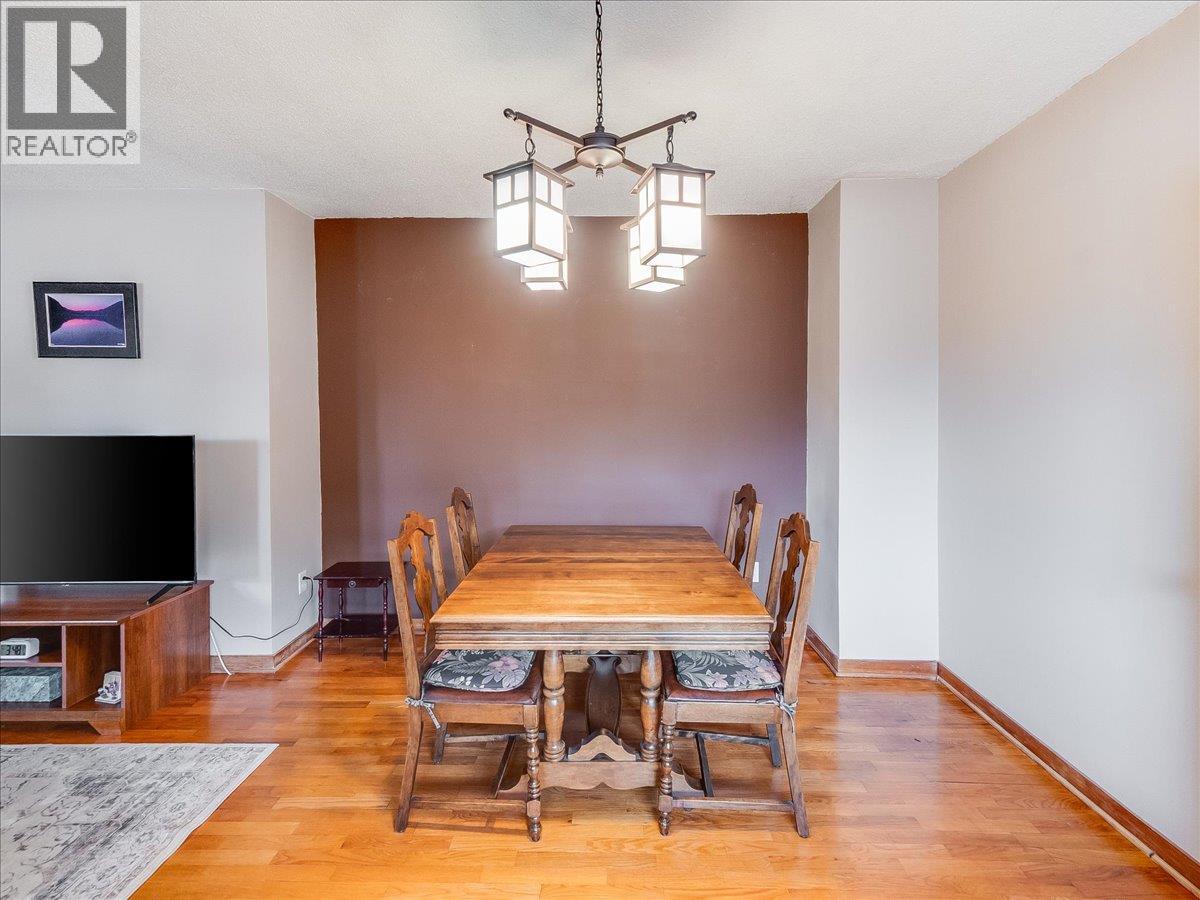 740 10th Avenue, Montrose, British Columbia  V0G 1P0 - Photo 11 - 10378166