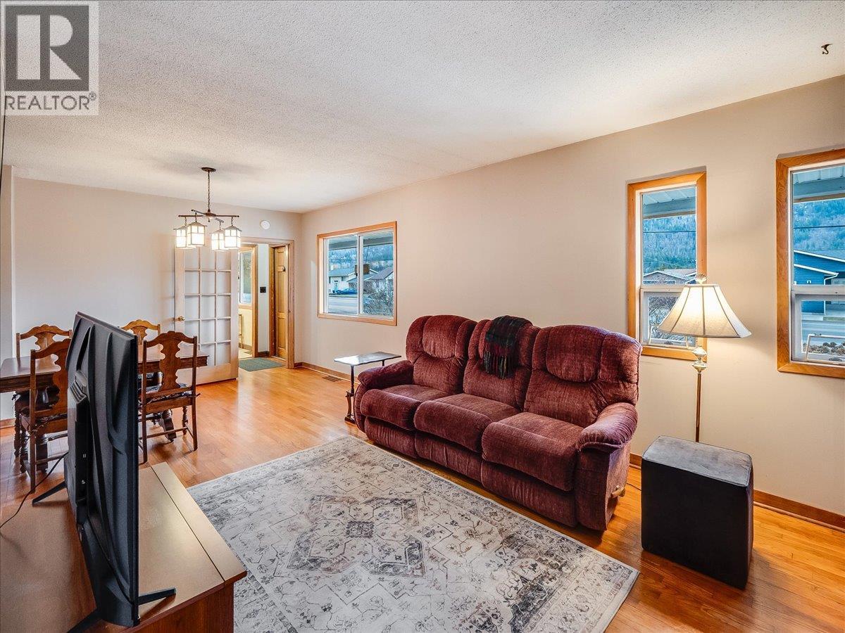 740 10th Avenue, Montrose, British Columbia  V0G 1P0 - Photo 12 - 10378166