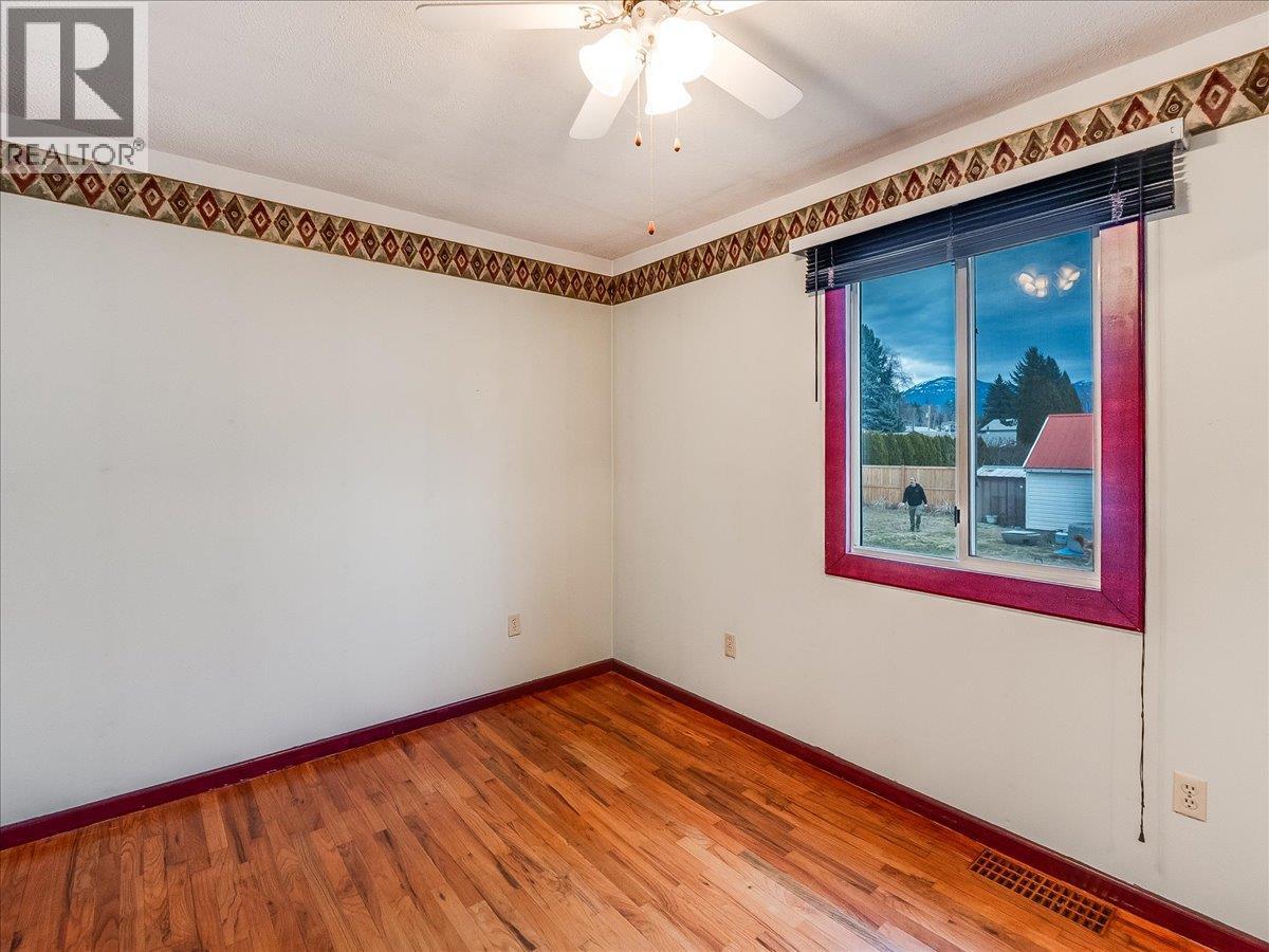 740 10th Avenue, Montrose, British Columbia  V0G 1P0 - Photo 22 - 10378166