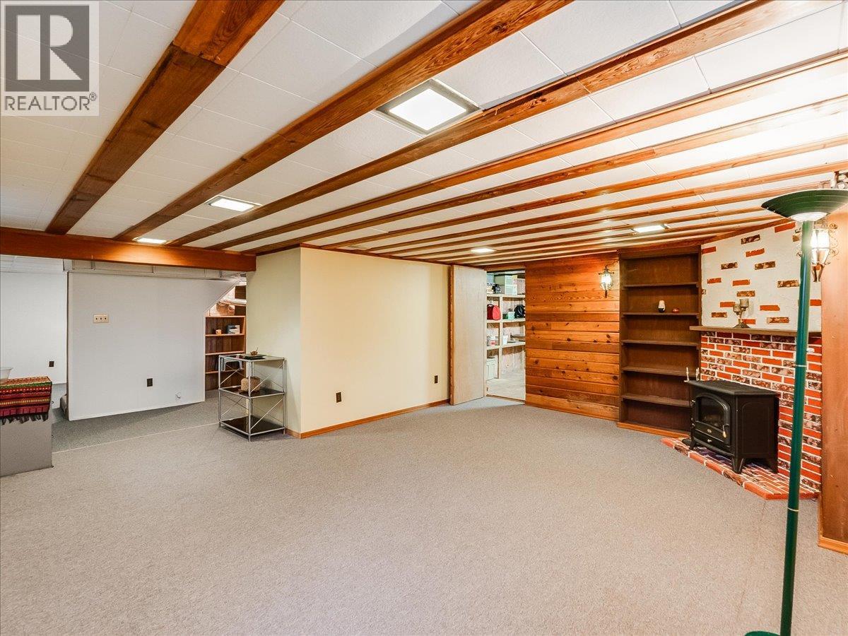 740 10th Avenue, Montrose, British Columbia  V0G 1P0 - Photo 28 - 10378166