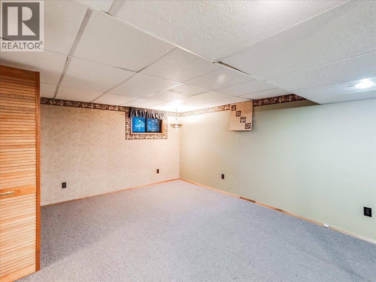 740 10th Avenue, Montrose, British Columbia  V0G 1P0 - Photo 31 - 10378166