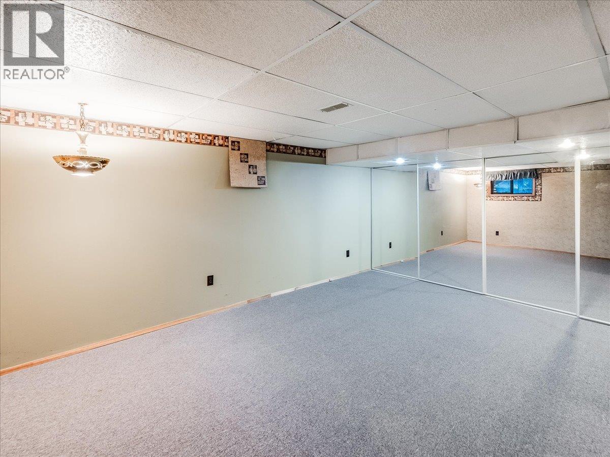 740 10th Avenue, Montrose, British Columbia  V0G 1P0 - Photo 32 - 10378166