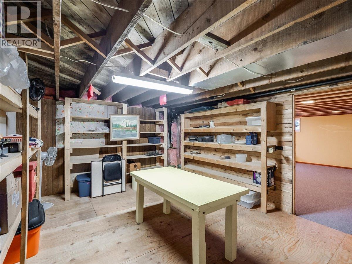 740 10th Avenue, Montrose, British Columbia  V0G 1P0 - Photo 33 - 10378166