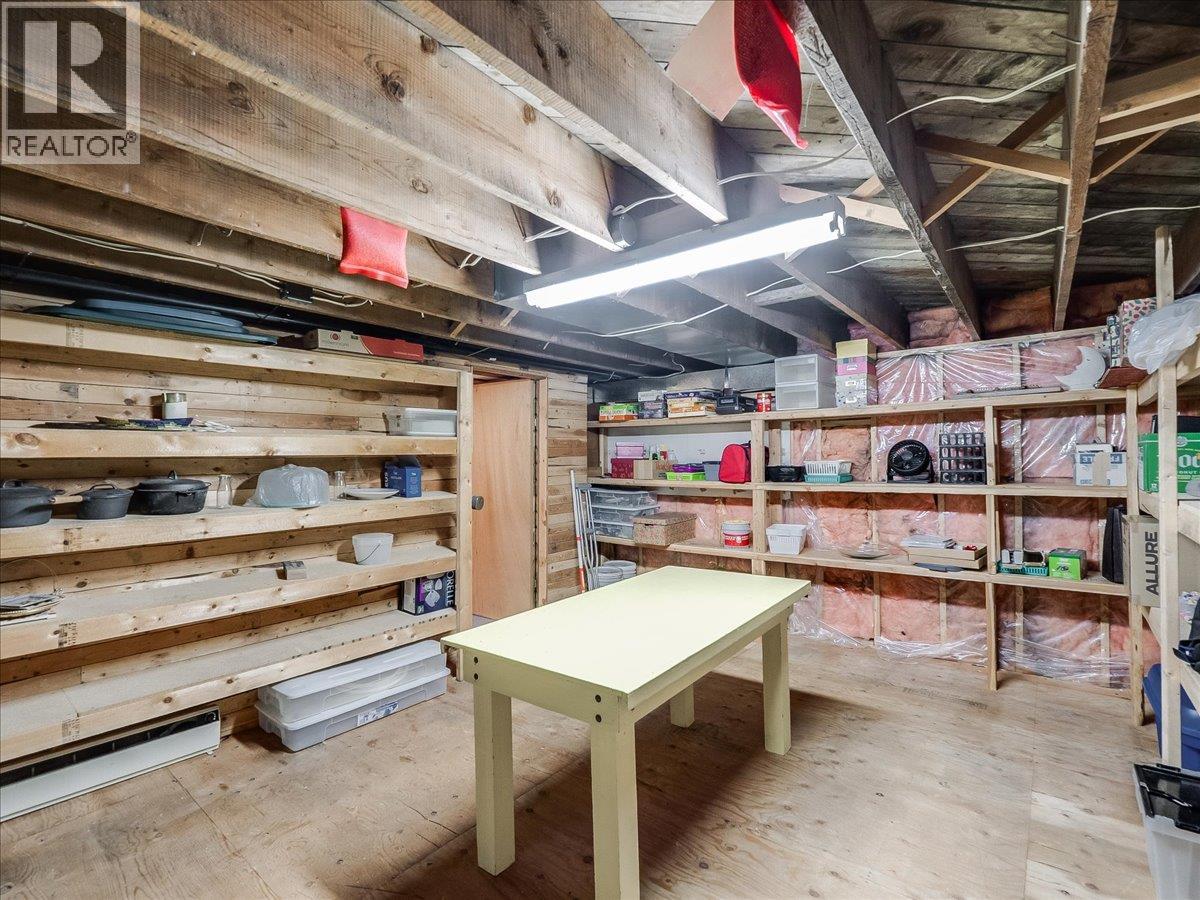 740 10th Avenue, Montrose, British Columbia  V0G 1P0 - Photo 34 - 10378166