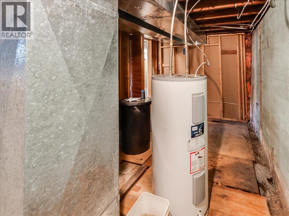 740 10th Avenue, Montrose, British Columbia  V0G 1P0 - Photo 35 - 10378166